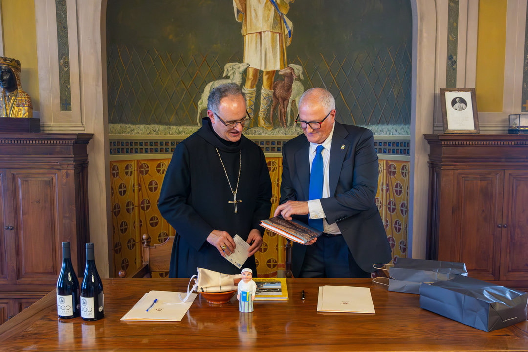 Manel Gasch, abat de Montserrat, i Josep Tàpies, alcalde de Ponts. Foto: Mil·lenari de Sant Pere de Ponts