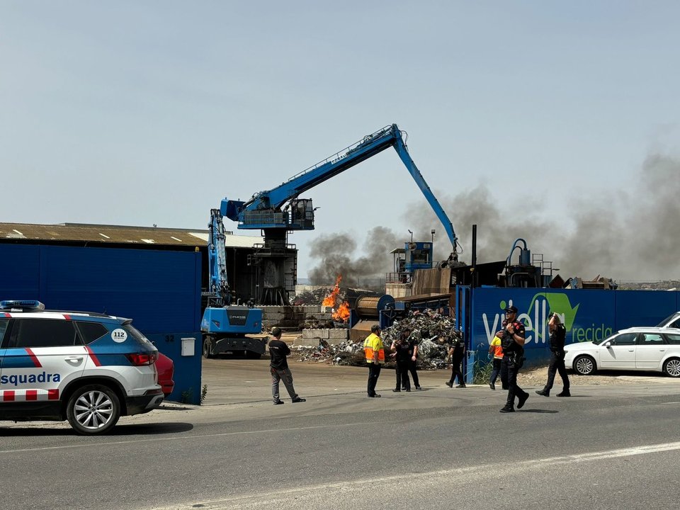 Incendi a l'empresa Viella Recicla de Lleida. Foto: Oriol Almacellas