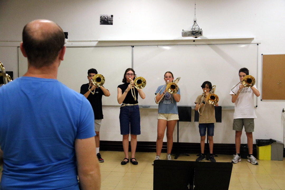 Una de les classes del curs de música. Foto Alba Mor