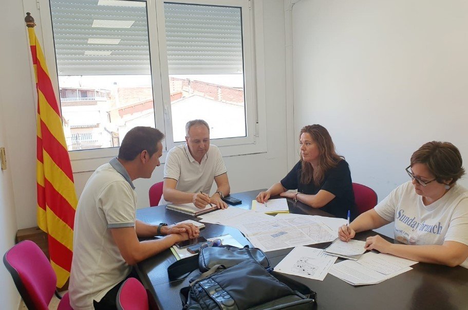 Imatge de la reunió per l'habitatge. Foto Ajuntament de la Granja d'Escarp