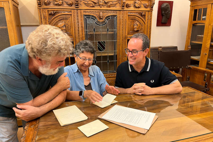 Margarida Prats amb Joan-Ramon Veny i Rodolf González. FOTO: Premsa UdL