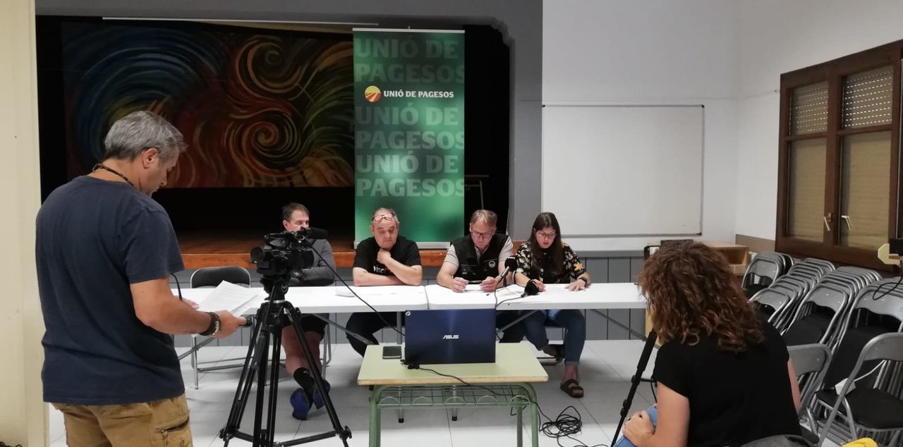 Fotos de la roda de premsa: d'esquerra a dreta, Manel Pérez, Ignasi de Castellarnau, Joan Guitart i Gemma Guitart. Foto: Pepe Camps