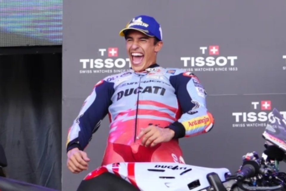 Marc Márquez celebrant la victòria. Foto: Gresini Racing