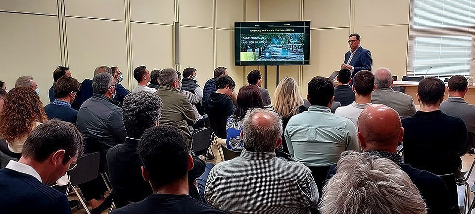 Presentación de la plataforma digital VEGGA en la fira FIMA