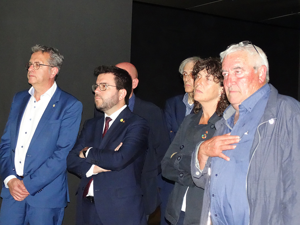 Els representants institucionals visitant l'Espai Cultural dels Canals d'Urgell, a la seu de la Comunitat de Regants del Canal d'Urgell - Foto: Marina Pallàs Barta