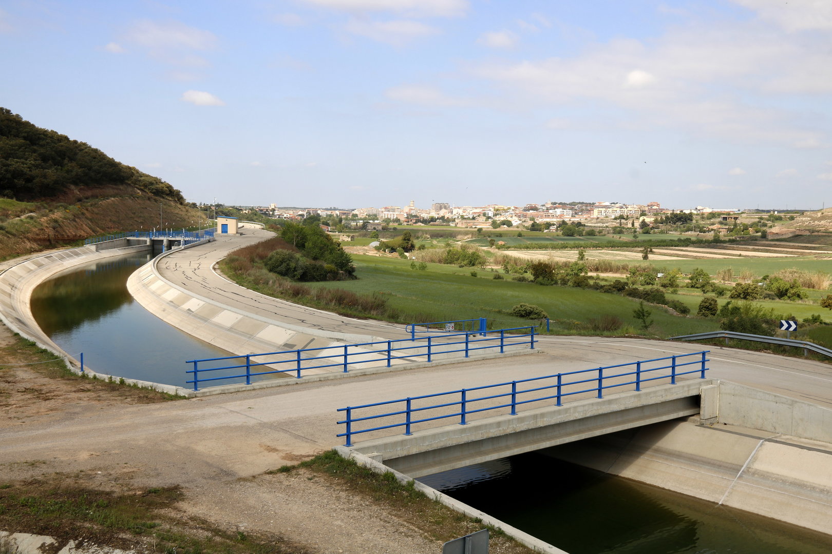 El Canal Segarra-Garrigues a l'alçada del Talladell, i amb Tàrrega al fons. Imatge d'arxiu del 30 d'abril del 2019
Data de publicació: dimecres 19 d’abril del 2023, 15:27 - Foto: Oriol Bosch