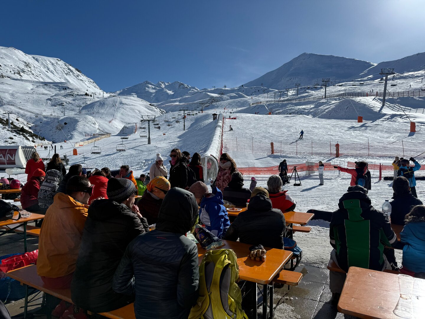 Esquiadors a la base de Boí Taüll. Foto: ACN